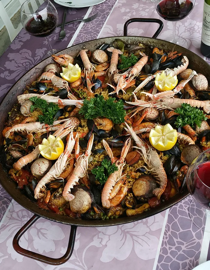 Cyrille Comte vous livre vos plats conviviaux sur toute la Dordogne