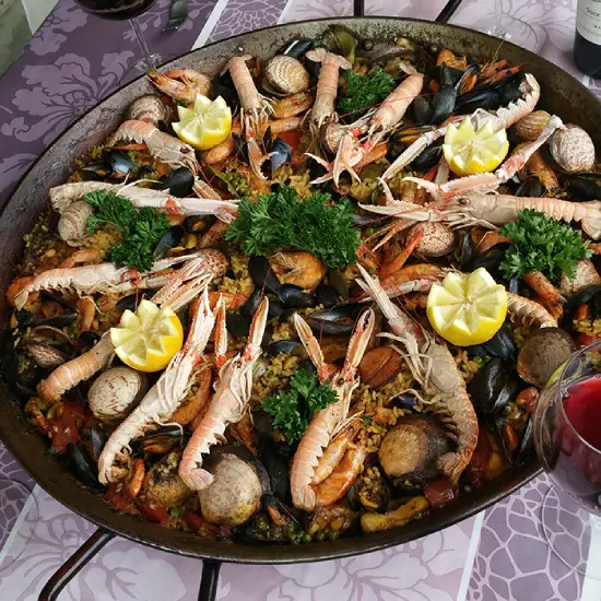 Plat convivial du Périgord préparé maison par votre traiteur